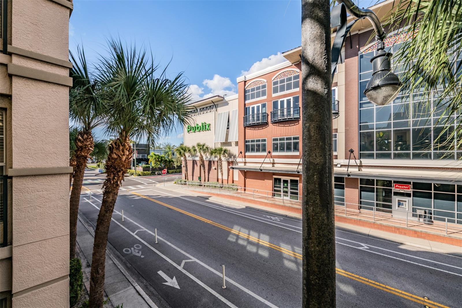 Image 27 of 38 For 2410 Azeele Street 220