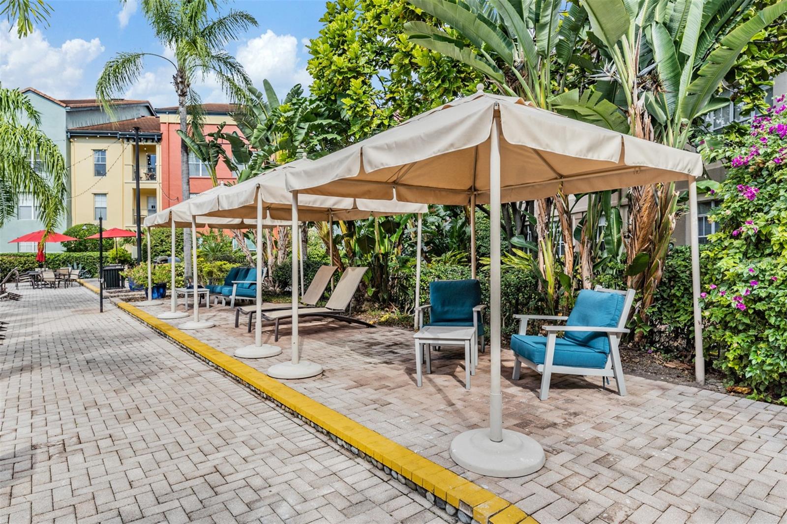 Image 33 of 38 For 2410 Azeele Street 220