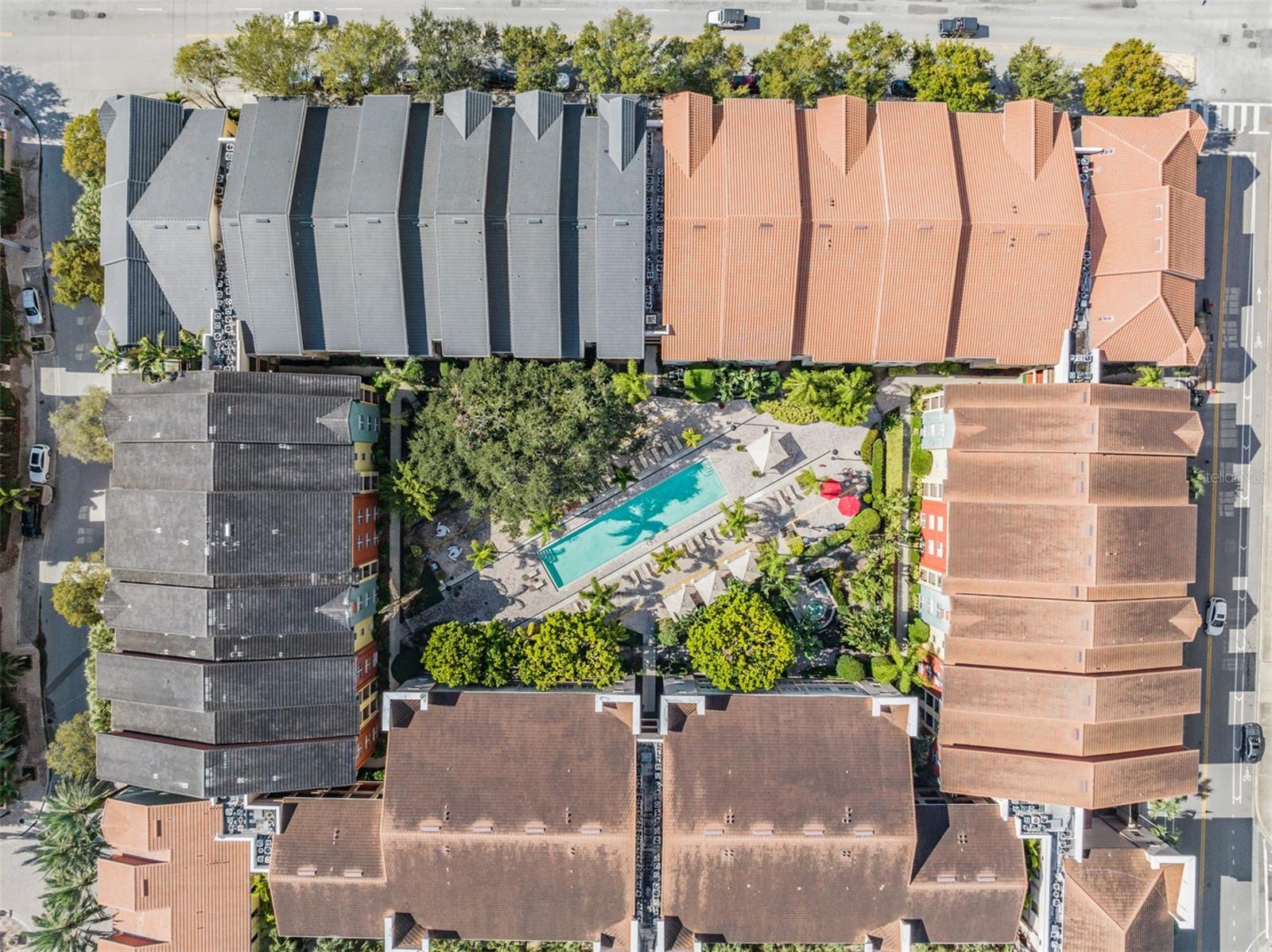 Image 35 of 38 For 2410 Azeele Street 220