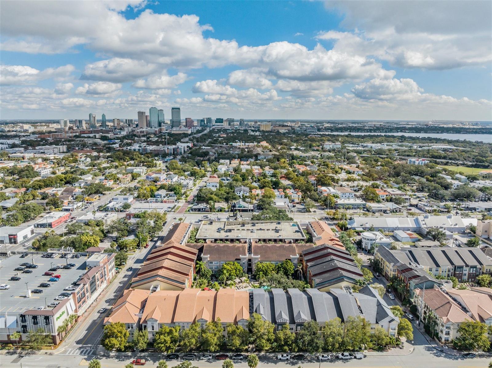 Image 37 of 38 For 2410 Azeele Street 220