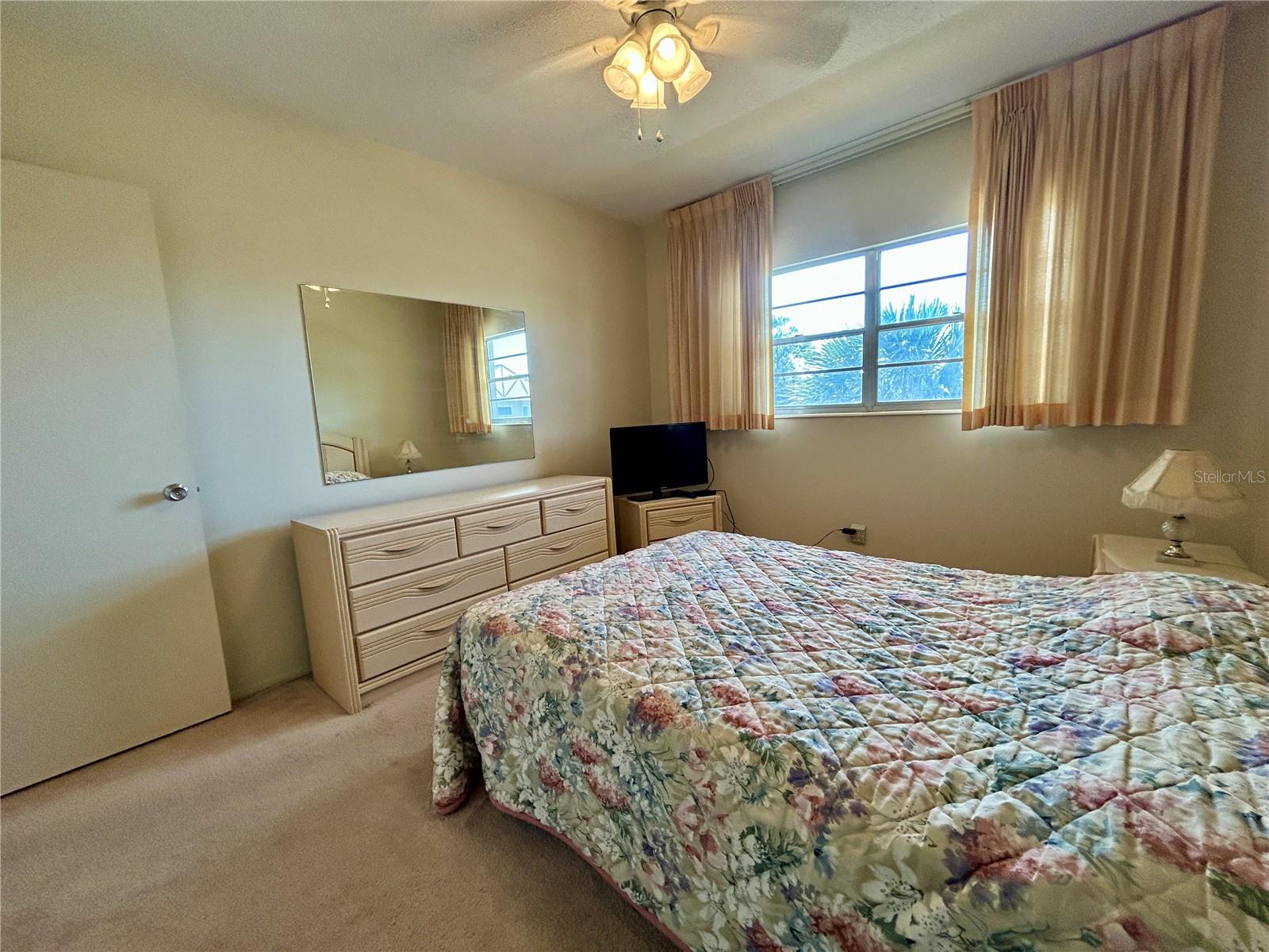 Image 22 of 46 For 2464 Australia Way E 78