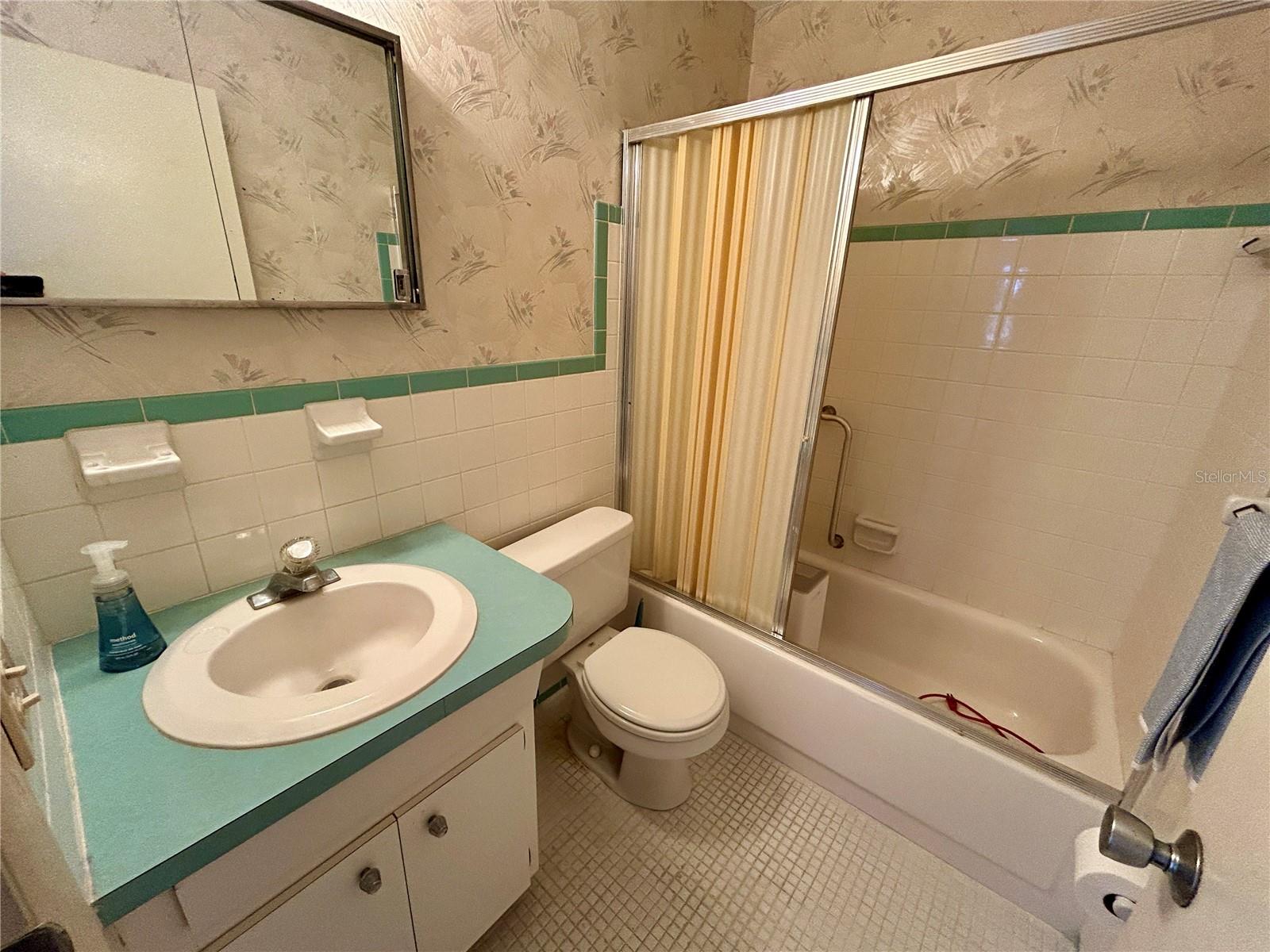 Image 25 of 46 For 2464 Australia Way E 78