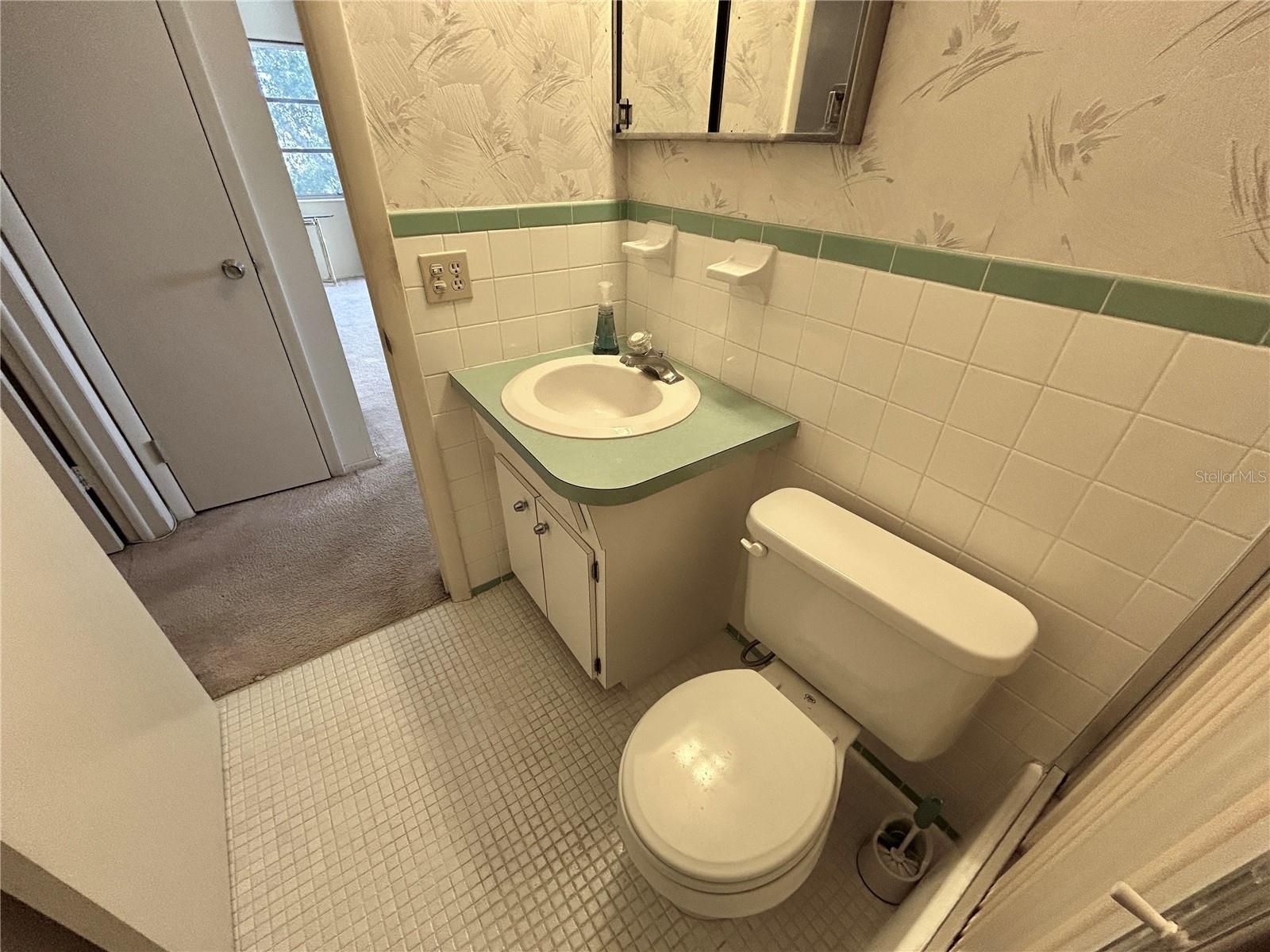 Image 26 of 46 For 2464 Australia Way E 78