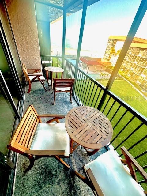 Listing photo id 11 for 17580 Gulf Boulevard 403