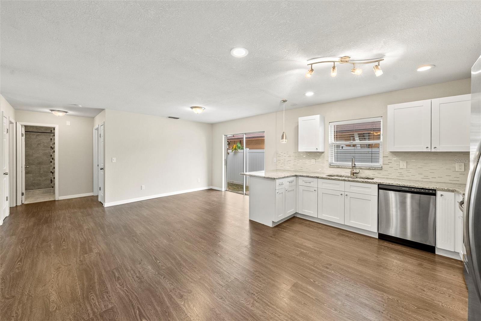 Image 14 of 35 For 6601 Elizabeth Street