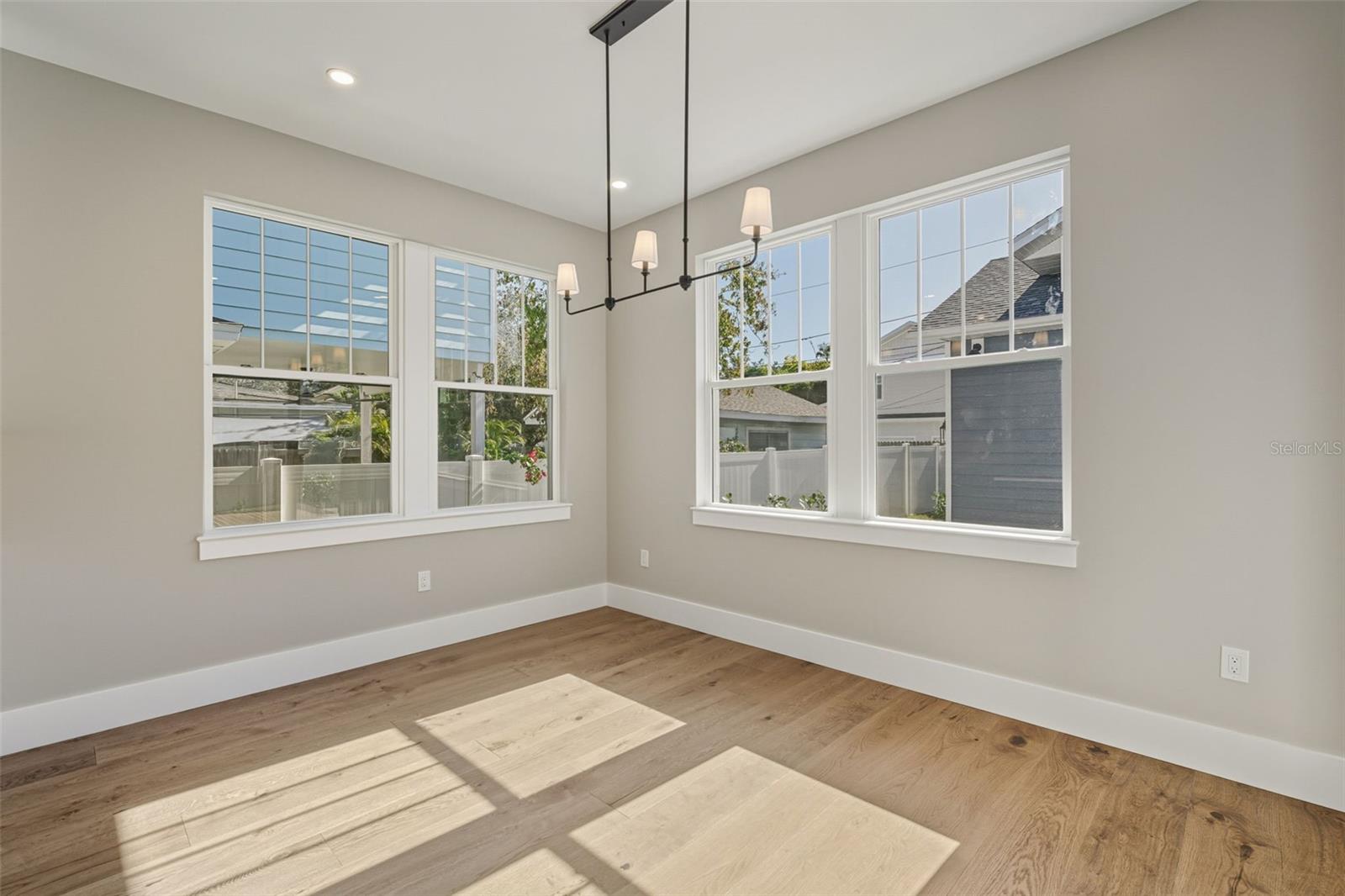 Image 14 of 71 For 844 26th Avenue N