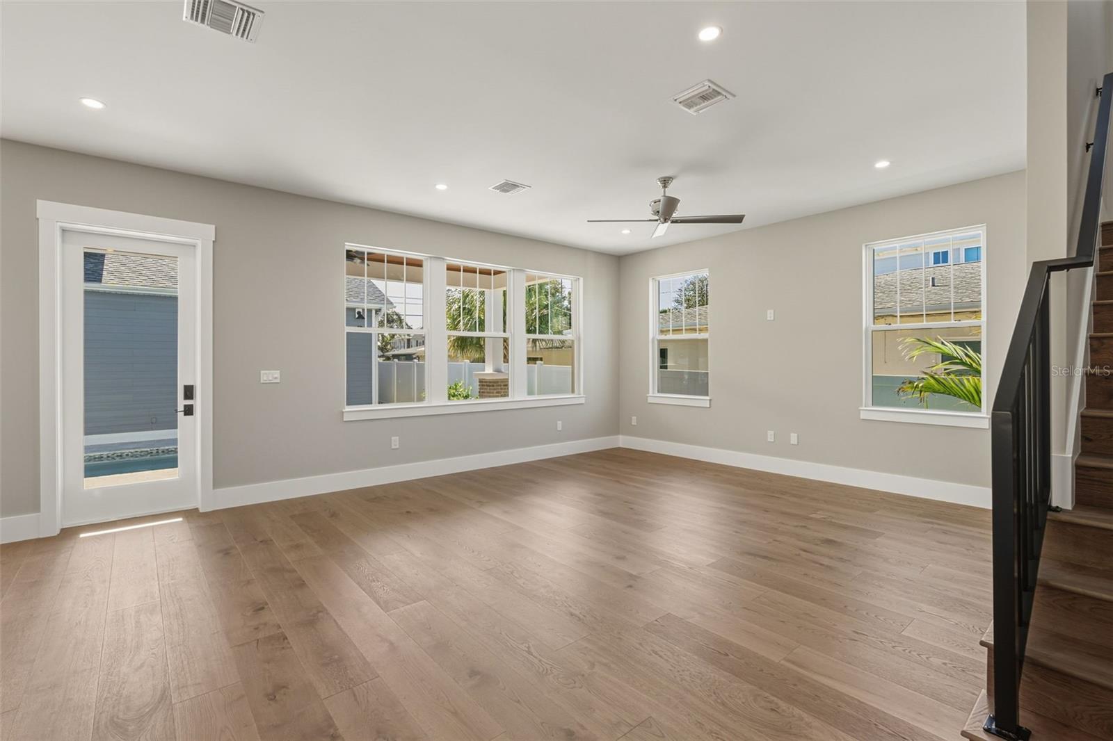 Image 28 of 71 For 844 26th Avenue N