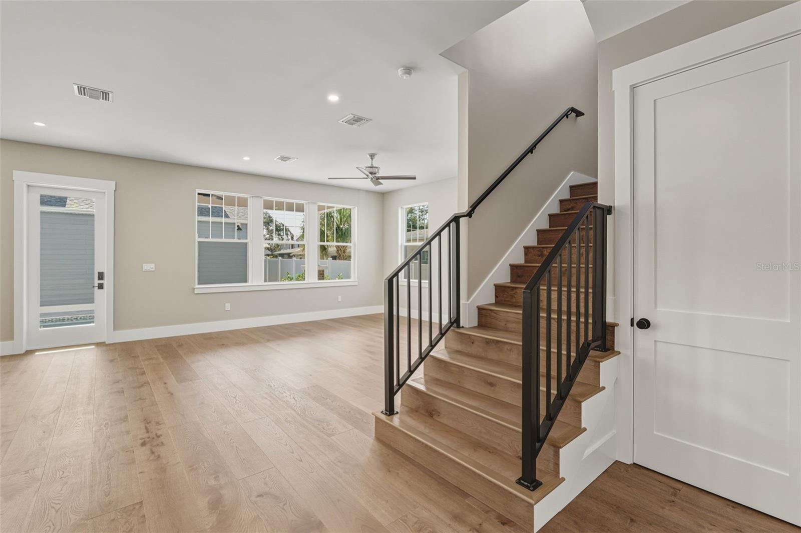 Image 29 of 71 For 844 26th Avenue N