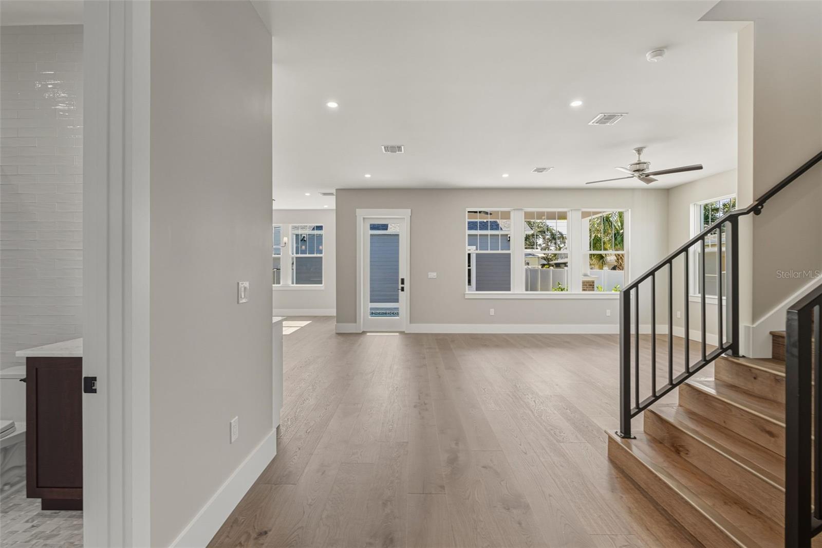 Image 30 of 71 For 844 26th Avenue N