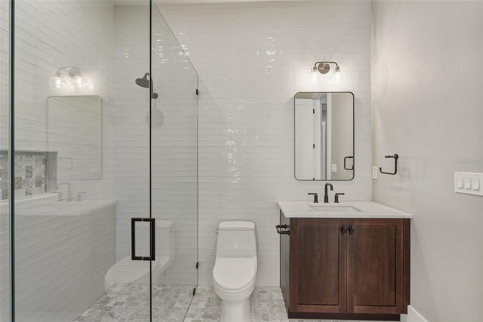 Image 32 of 71 For 844 26th Avenue N