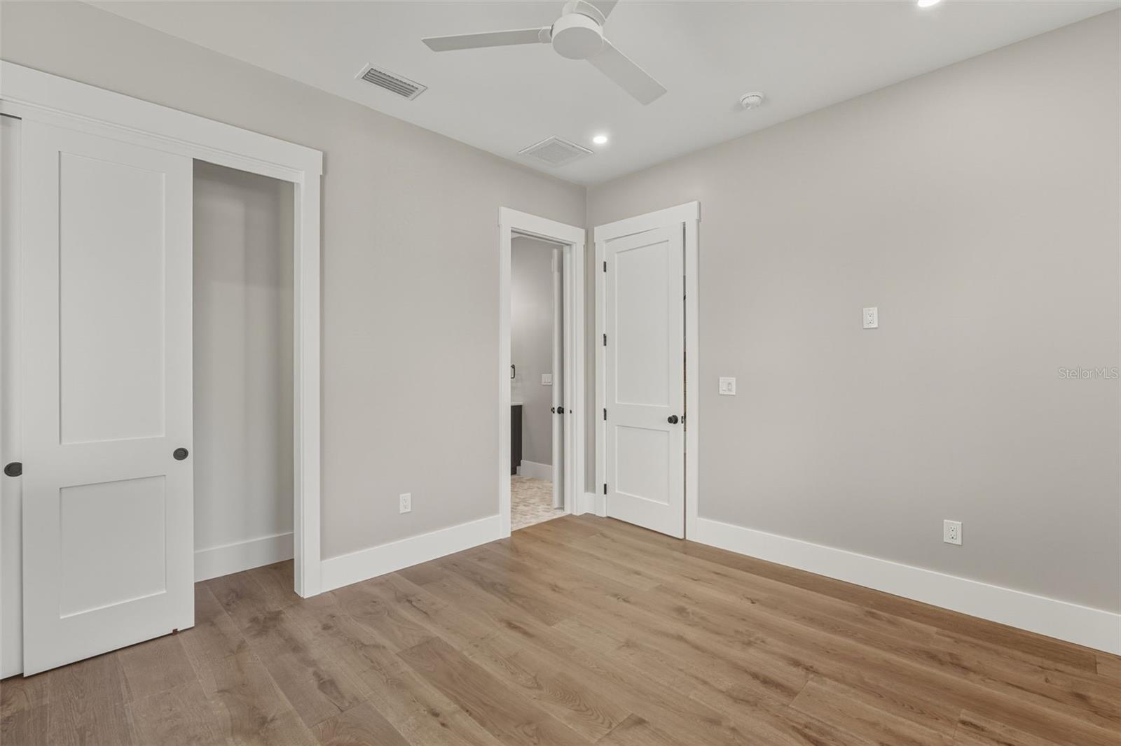 Image 33 of 71 For 844 26th Avenue N