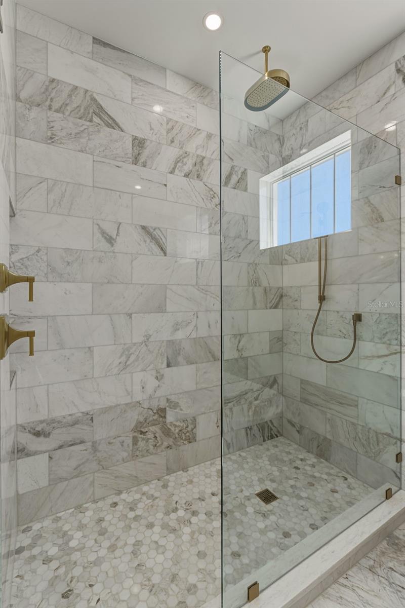 Image 38 of 71 For 844 26th Avenue N