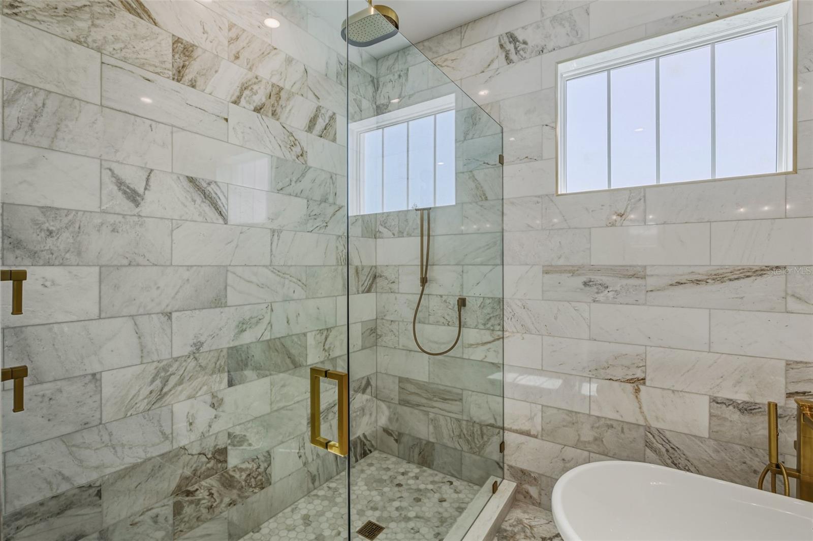 Image 39 of 71 For 844 26th Avenue N