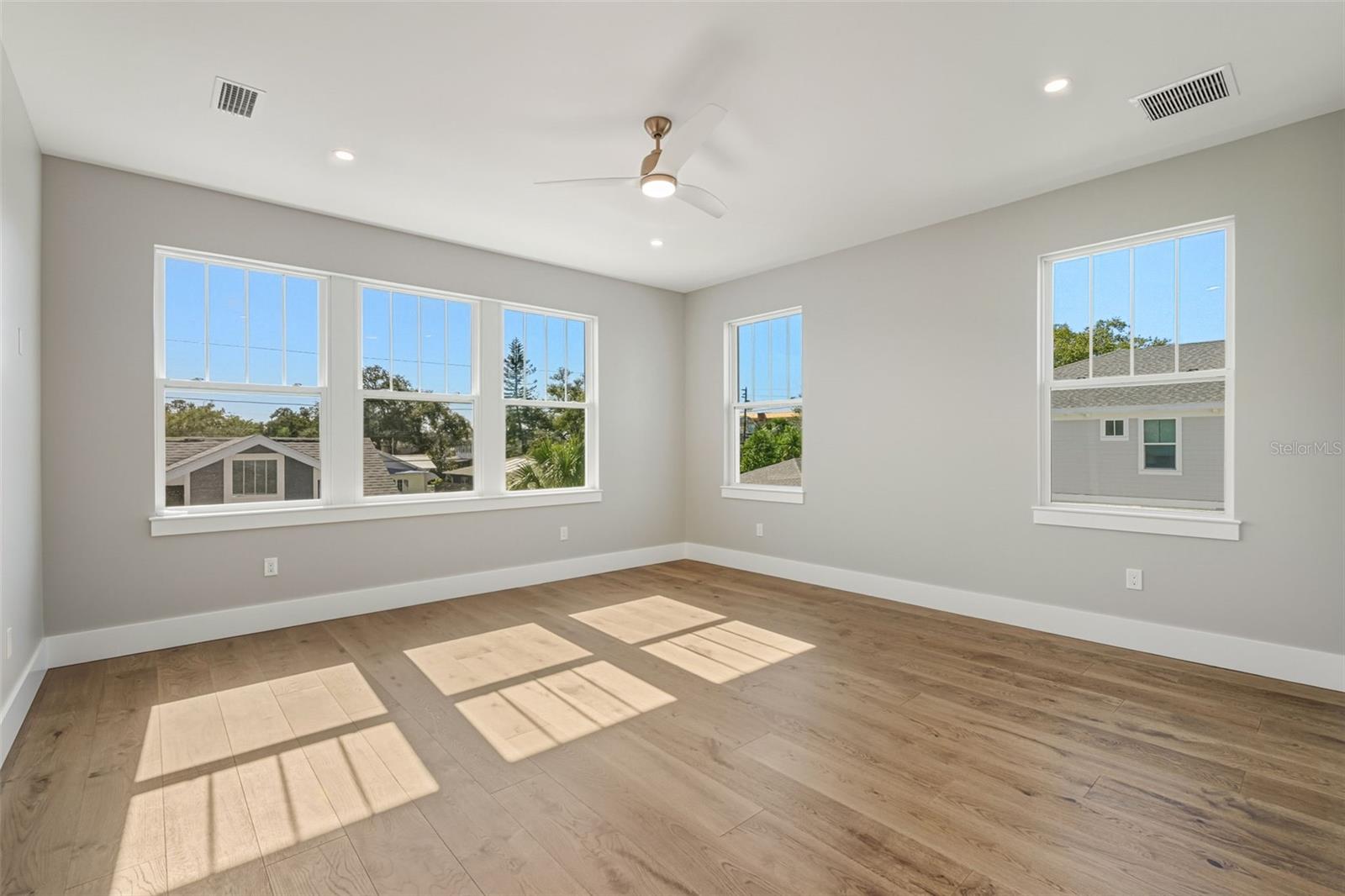 Image 47 of 71 For 844 26th Avenue N