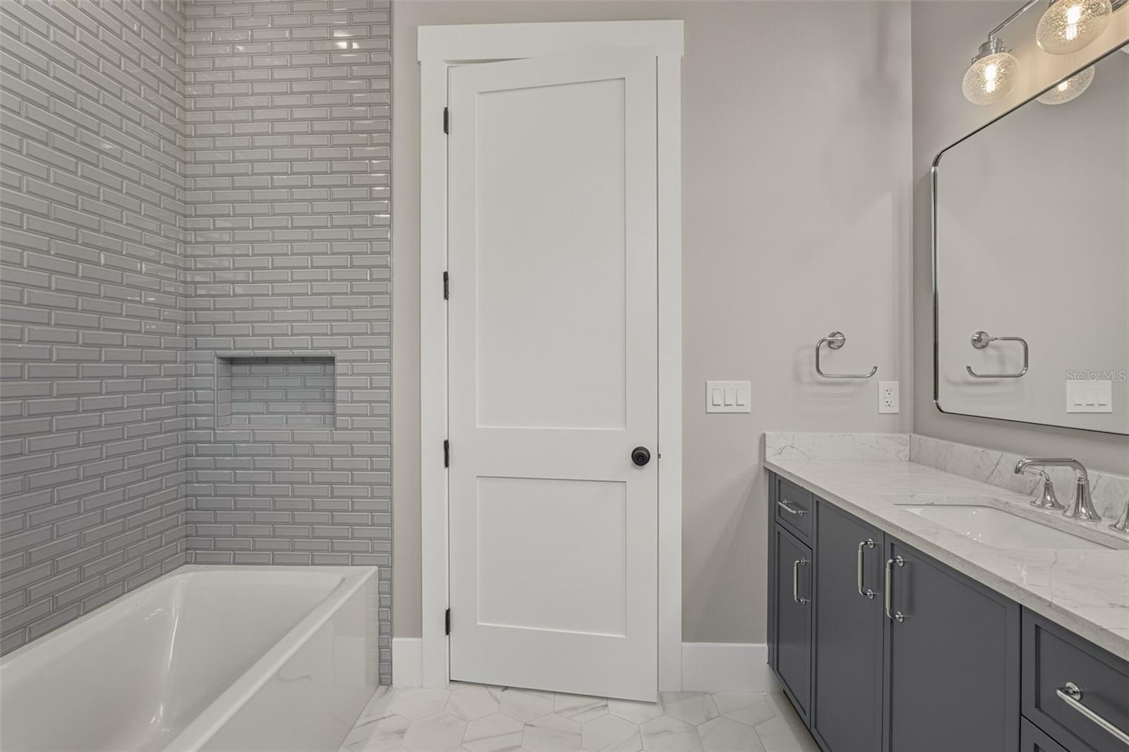 Image 48 of 71 For 844 26th Avenue N