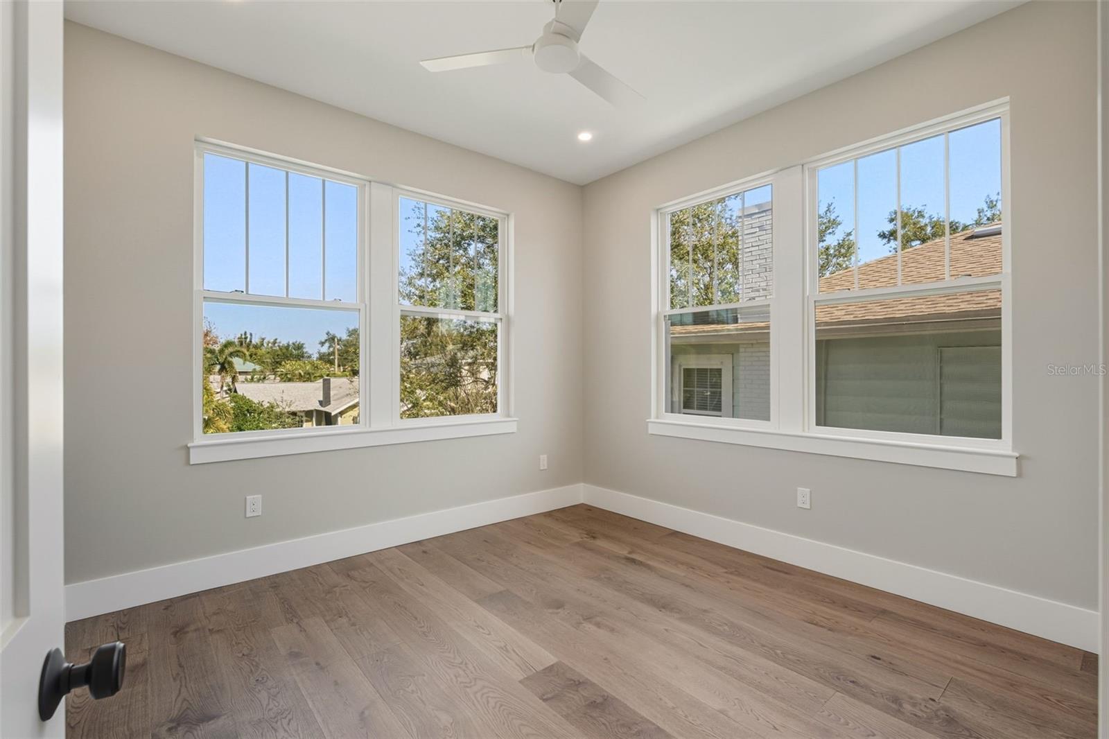 Image 51 of 71 For 844 26th Avenue N