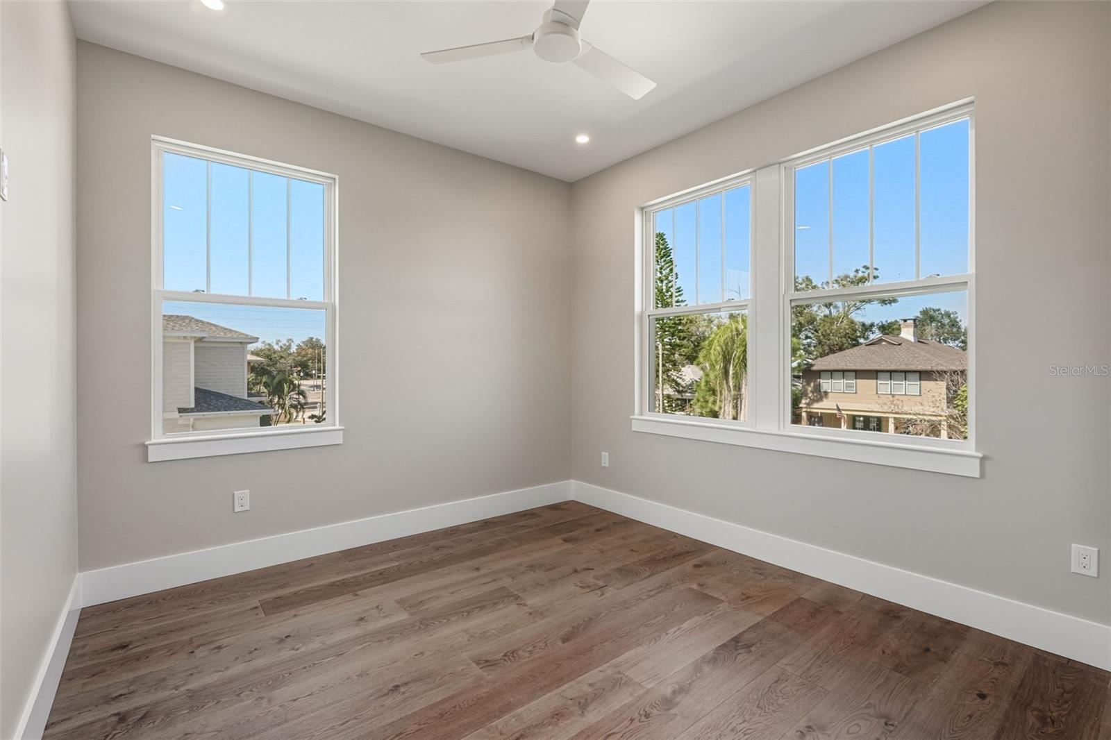 Image 54 of 71 For 844 26th Avenue N