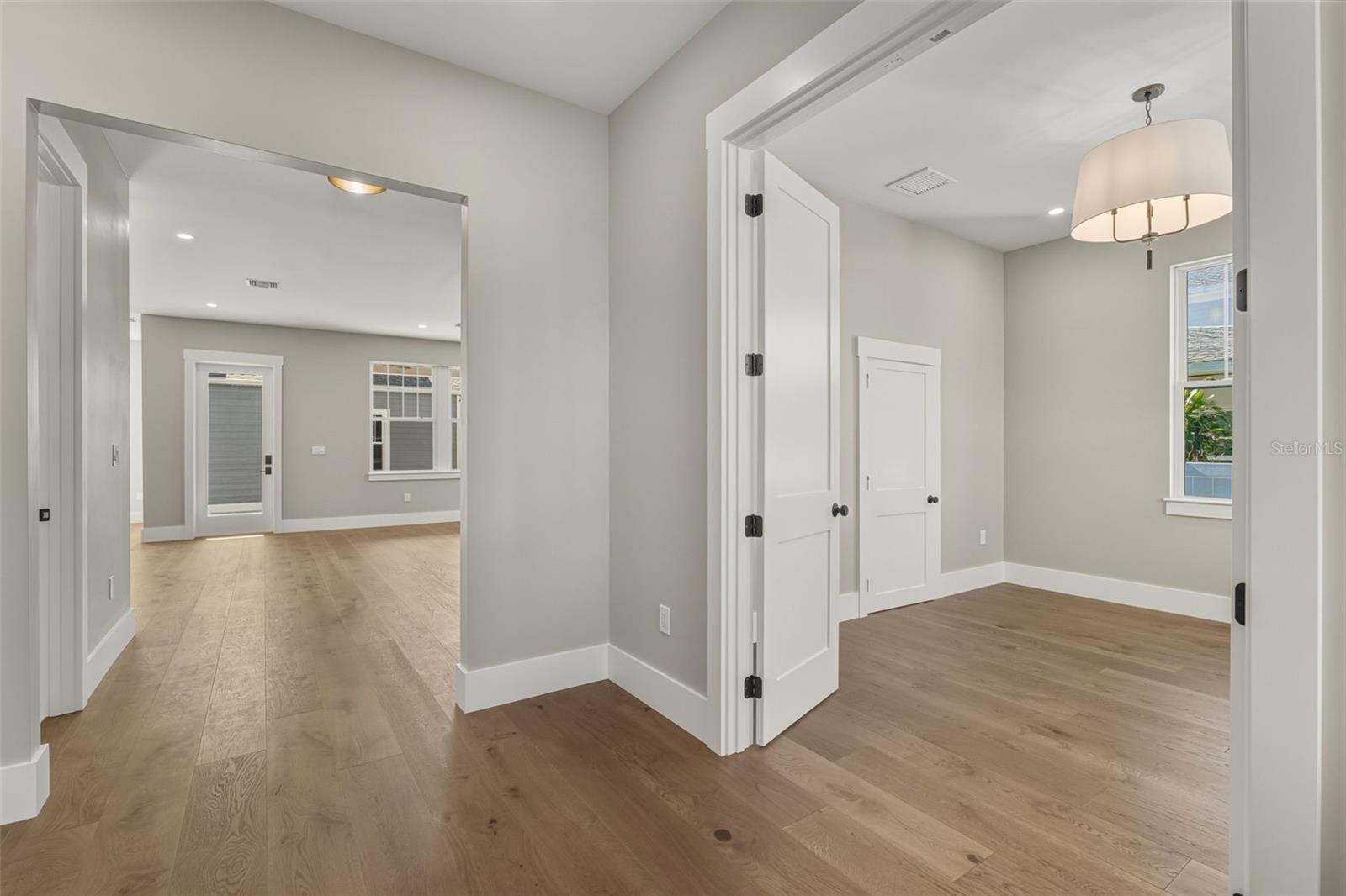 Image 7 of 71 For 844 26th Avenue N