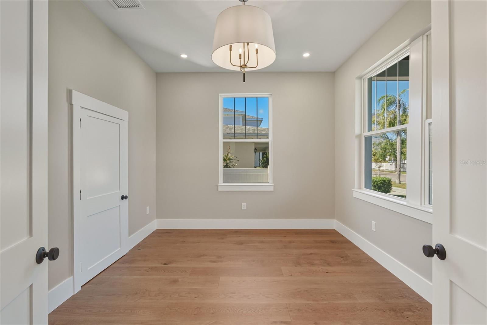 Image 8 of 71 For 844 26th Avenue N