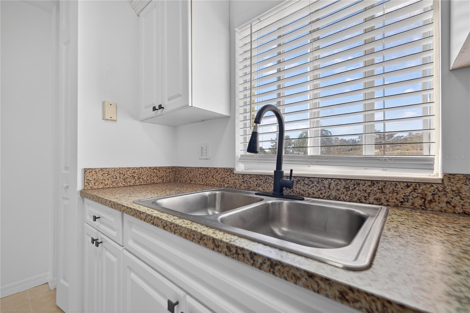 Image 12 of 16 For 3206 Azeele Street 218