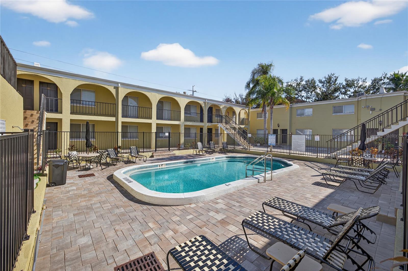 Image 4 of 16 For 3206 Azeele Street 218