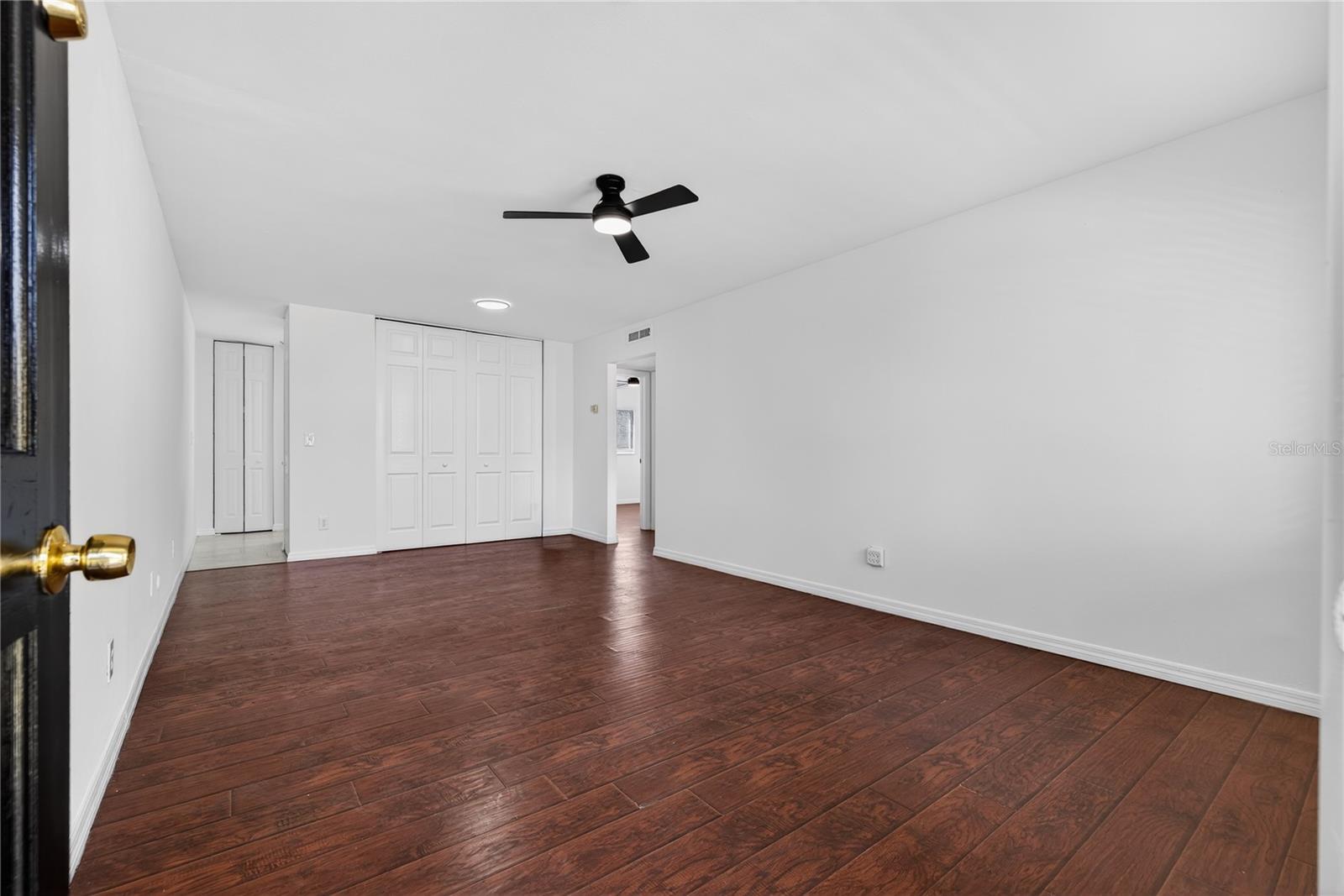 Image 5 of 16 For 3206 Azeele Street 218