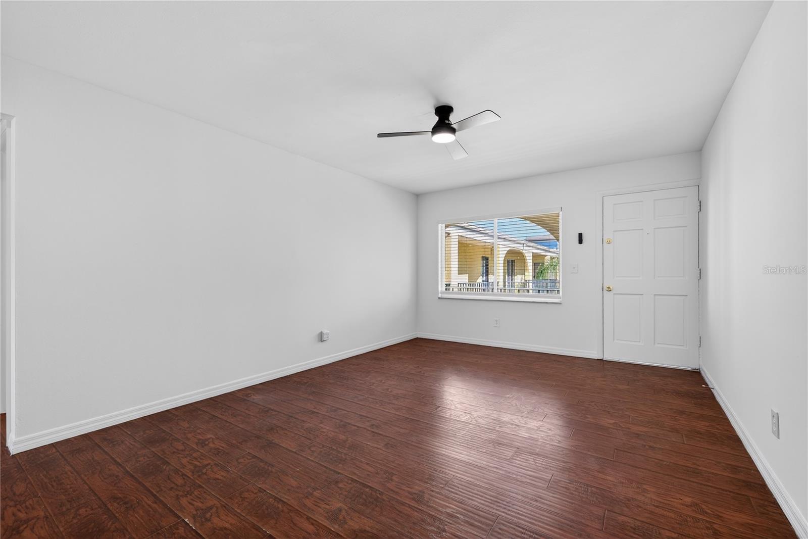 Image 7 of 16 For 3206 Azeele Street 218