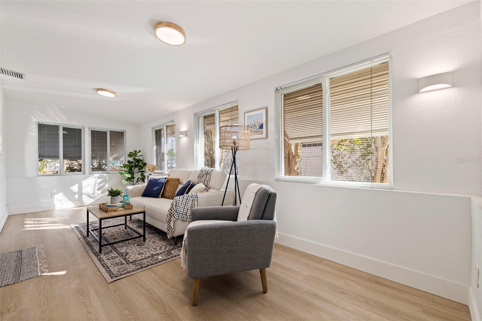 Image 17 of 32 For 4500 16th Avenue N