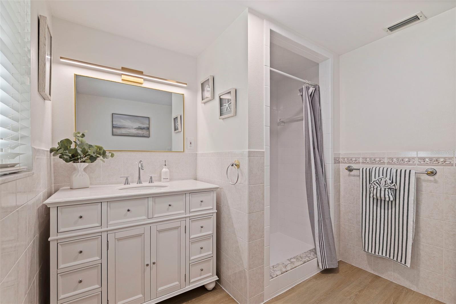 Image 19 of 32 For 4500 16th Avenue N