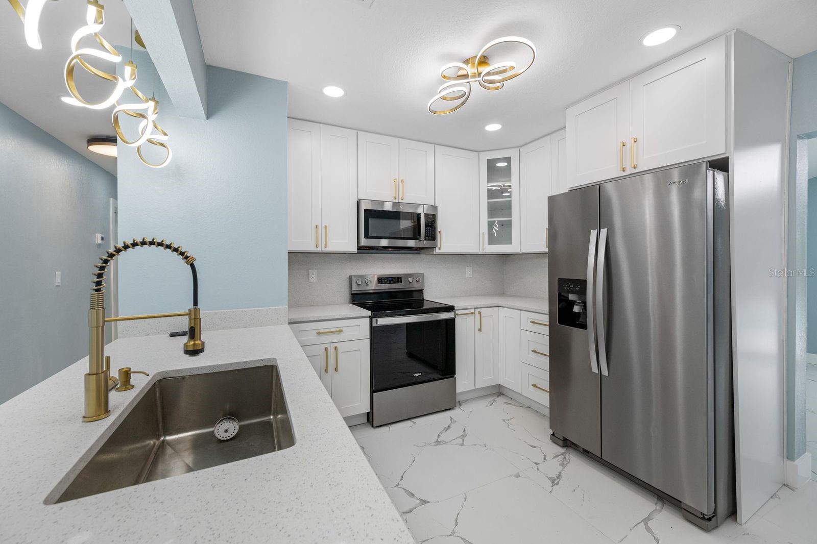 Listing photo id 8 for 1469 Young Avenue