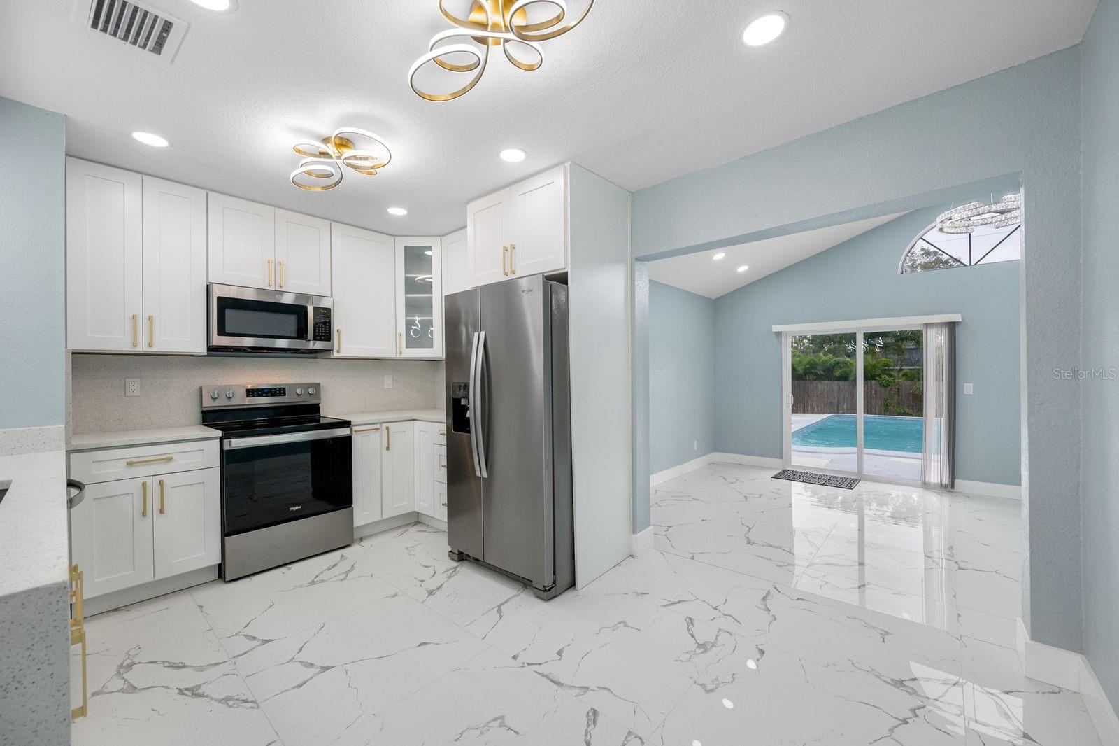 Listing photo id 9 for 1469 Young Avenue