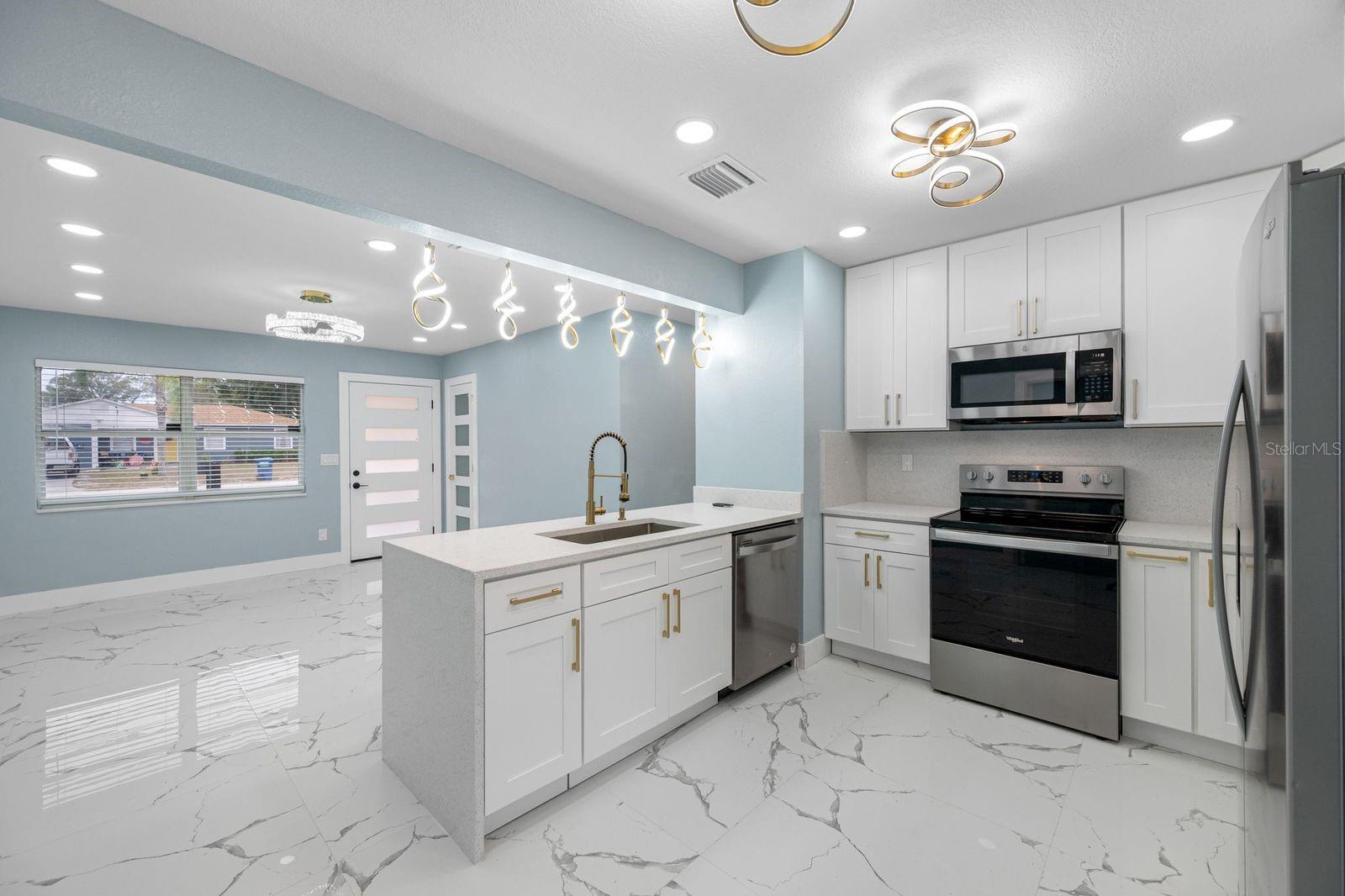 Listing photo id 10 for 1469 Young Avenue