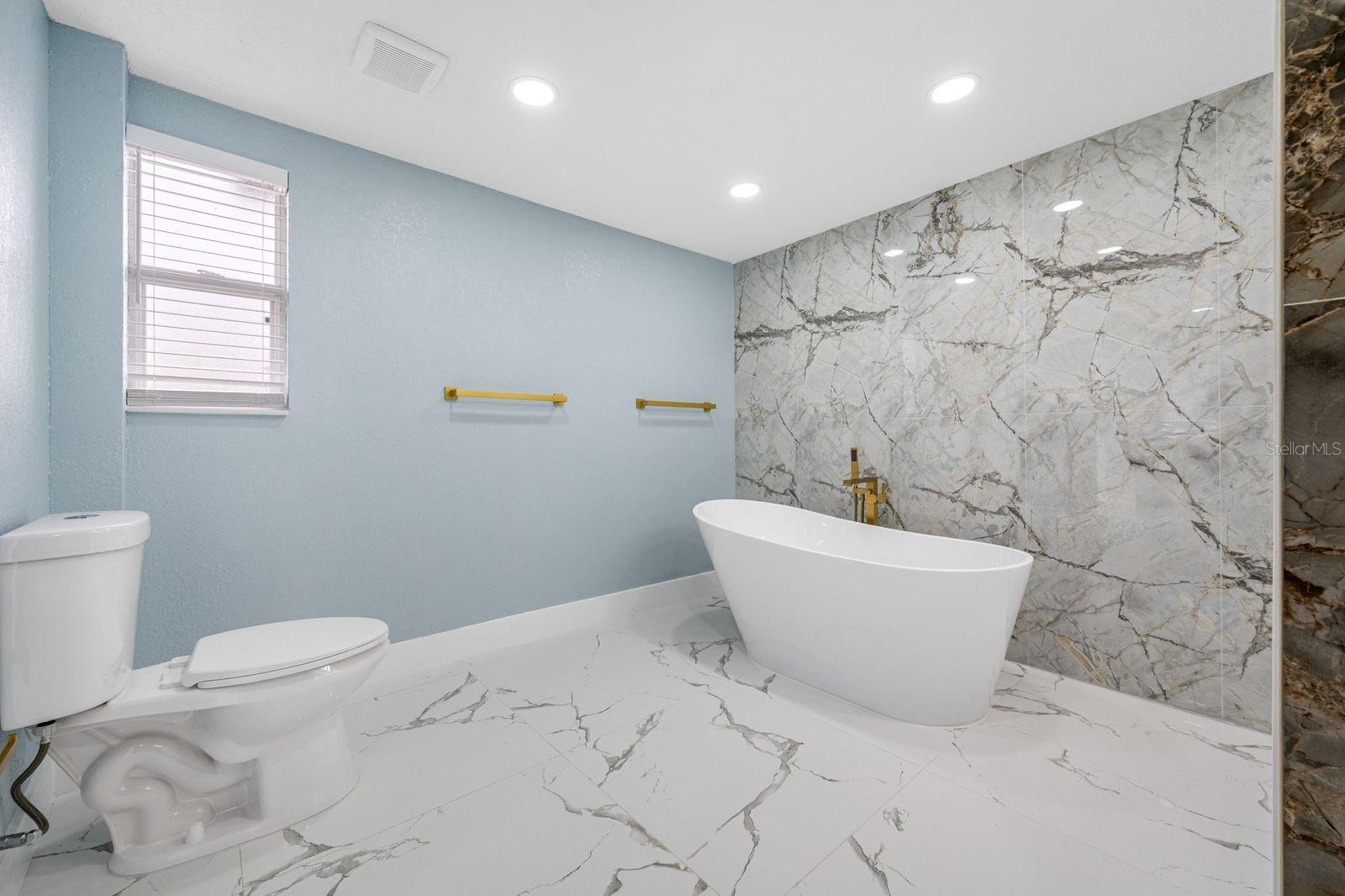 Listing photo id 15 for 1469 Young Avenue