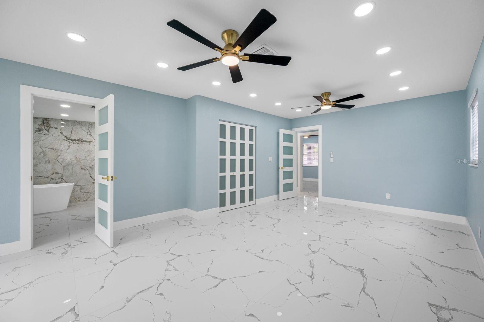 Listing photo id 17 for 1469 Young Avenue