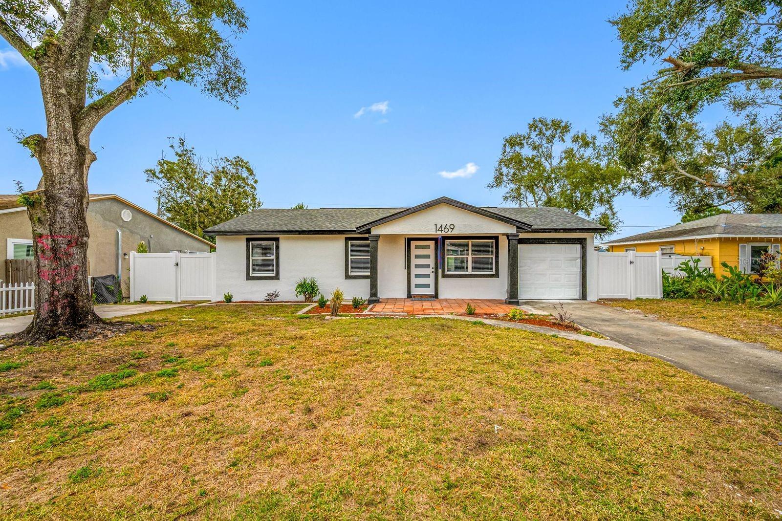 Listing photo id 0 for 1469 Young Avenue