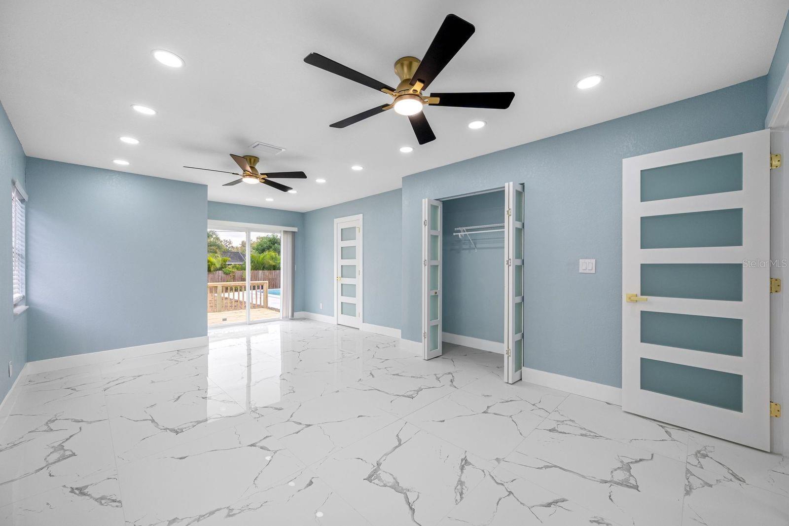 Listing photo id 20 for 1469 Young Avenue