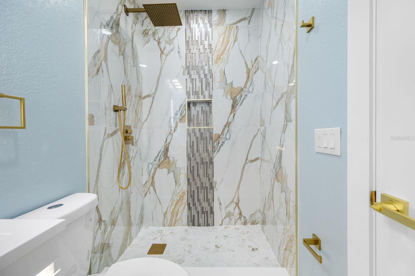 Listing photo id 26 for 1469 Young Avenue