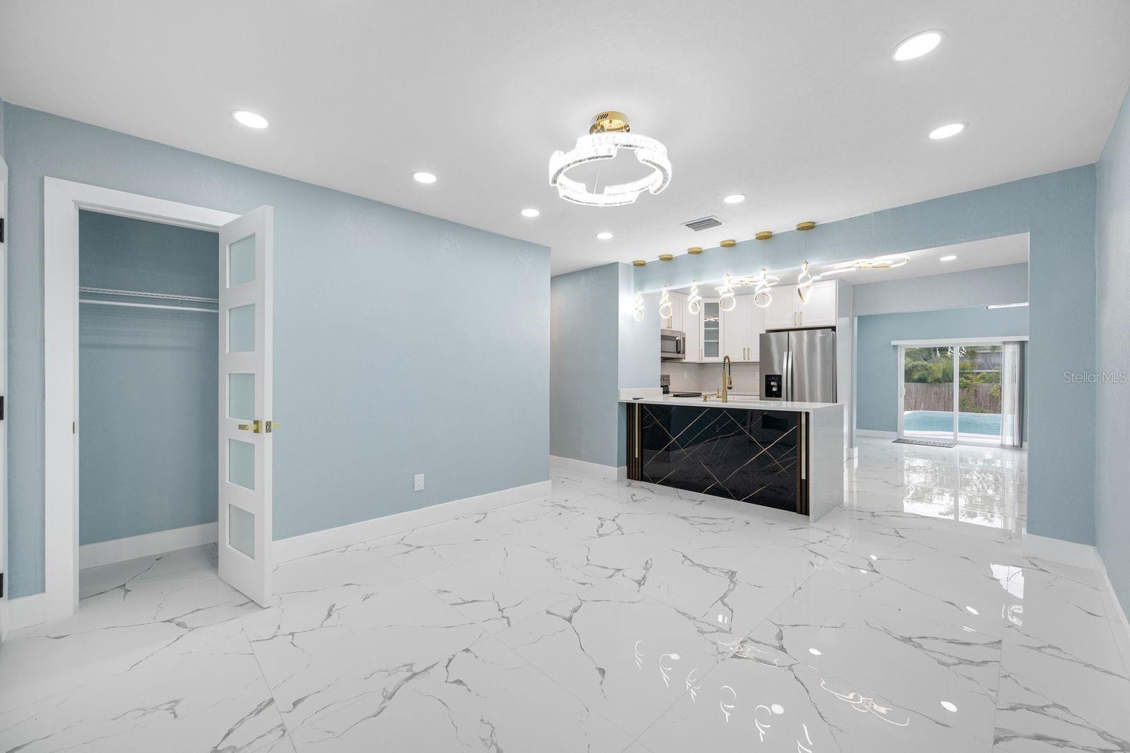 Listing photo id 29 for 1469 Young Avenue