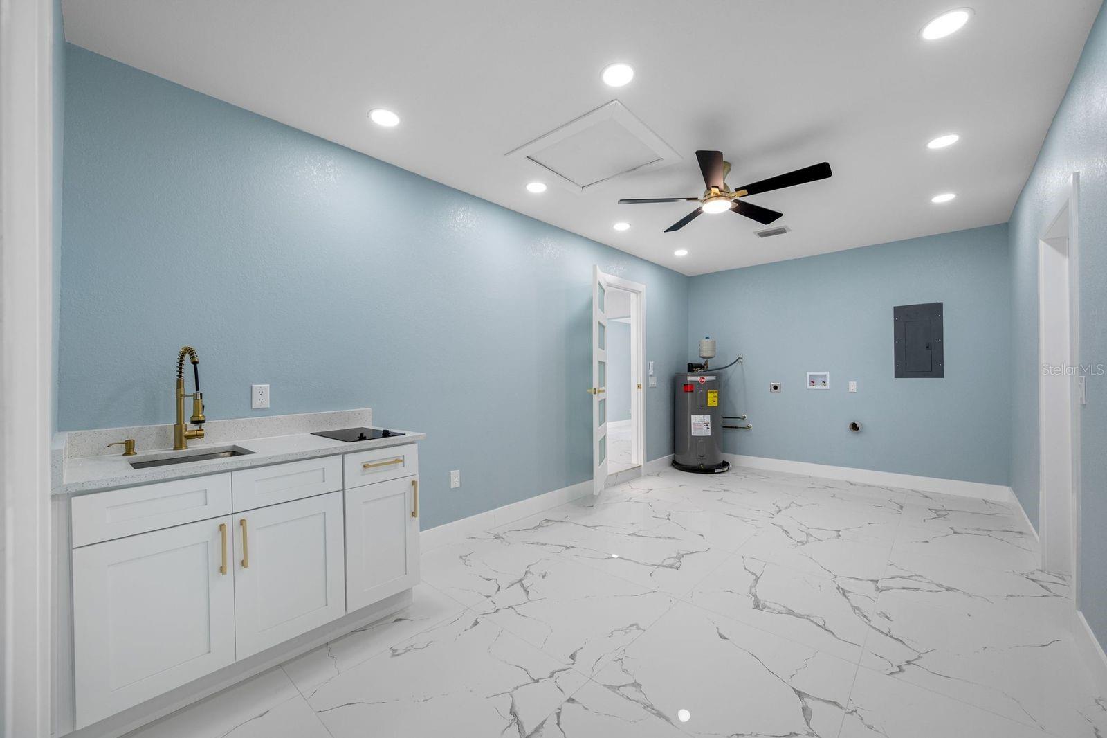 Listing photo id 30 for 1469 Young Avenue