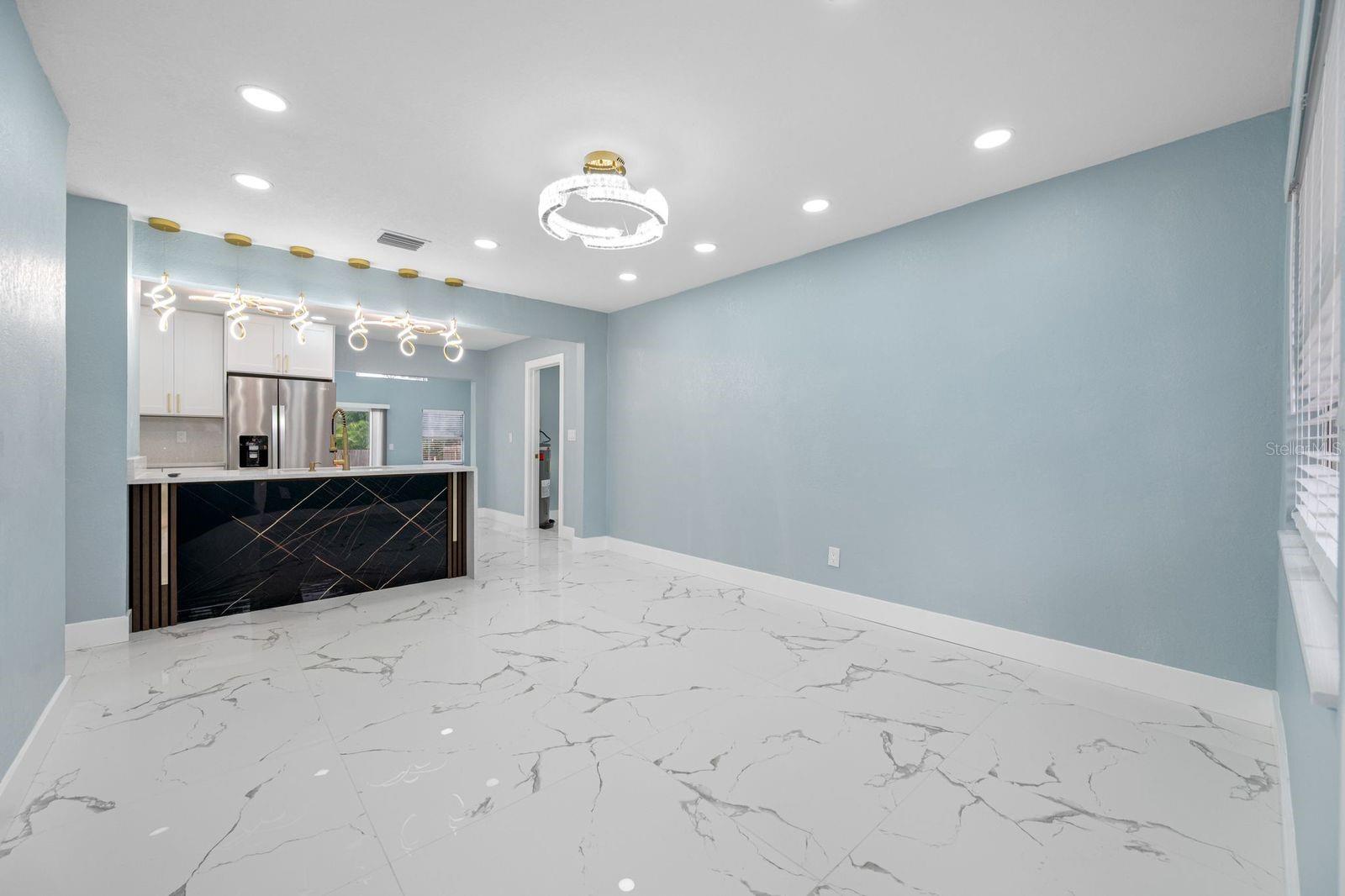 Listing photo id 3 for 1469 Young Avenue