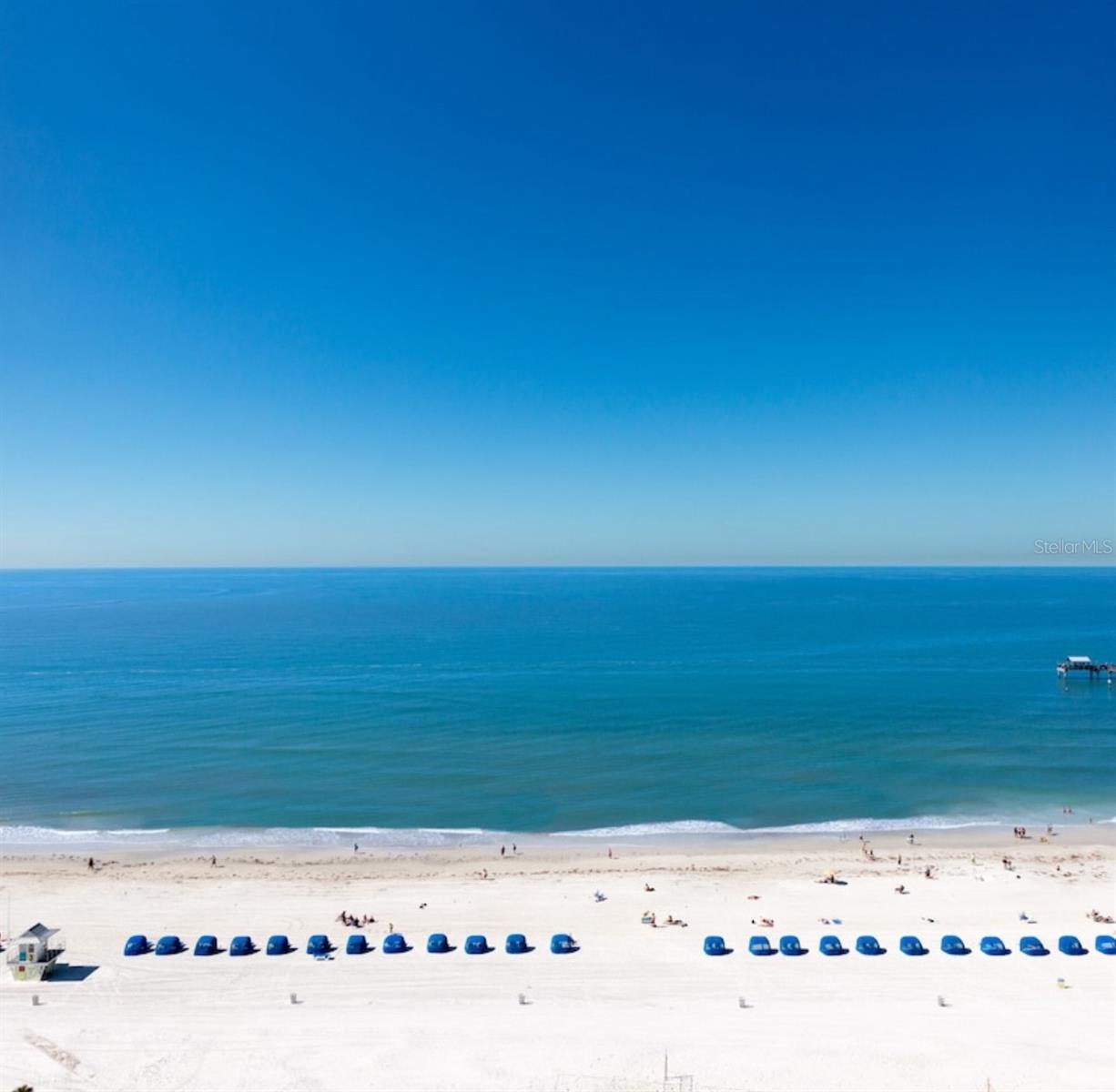 Listing photo id 48 for 1469 Young Avenue