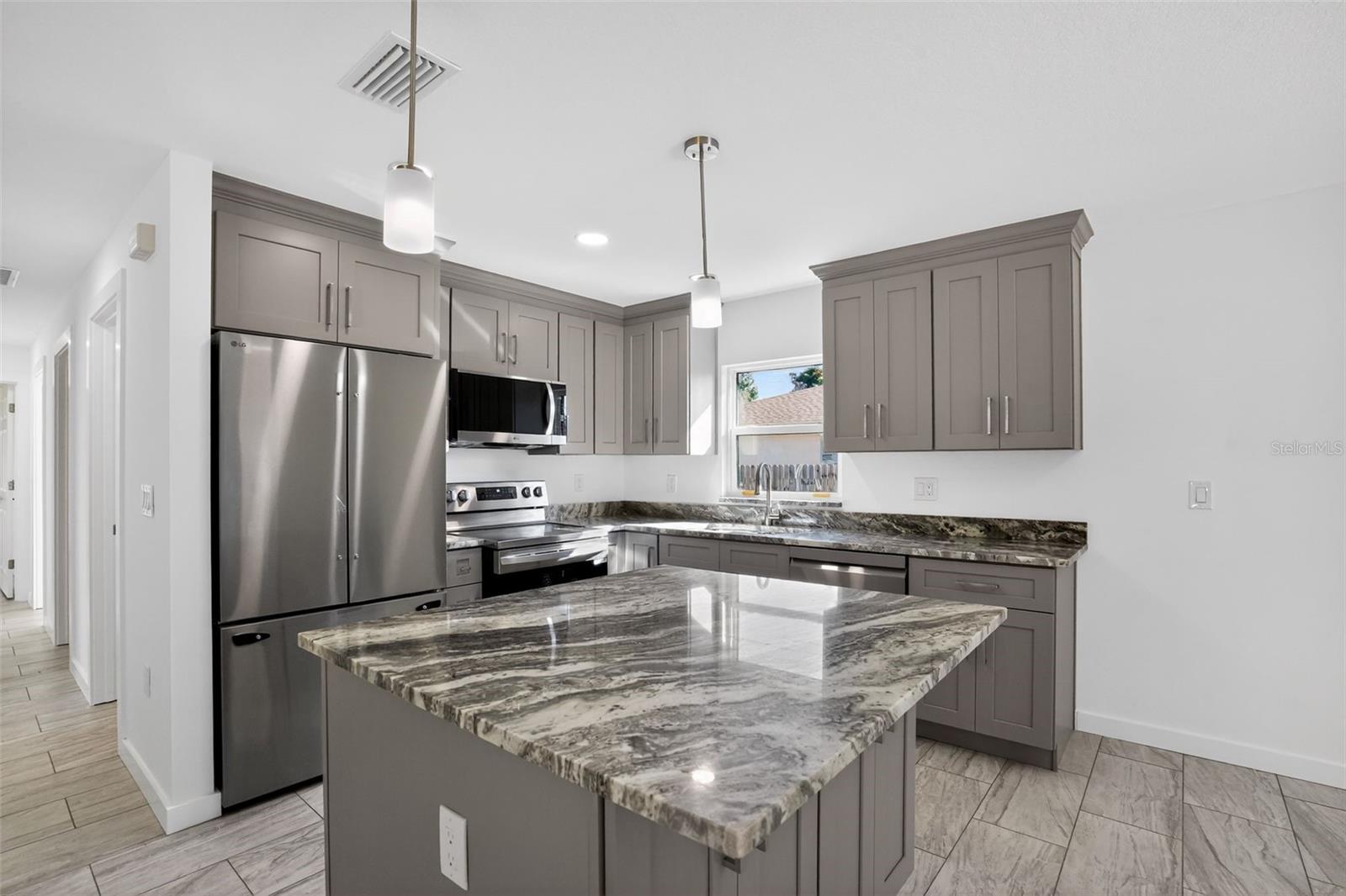 Image 2 of 9 For 2324 5th Avenue Drive E