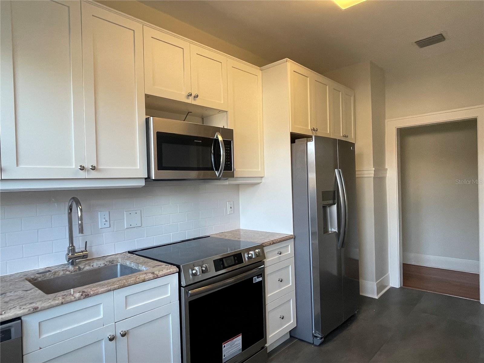 Image 17 of 52 For 1806 Morrison Avenue 3