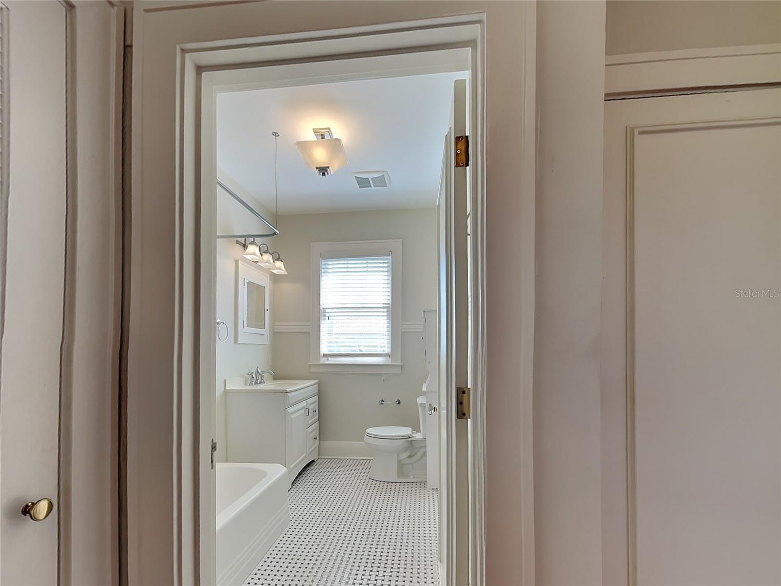 Image 19 of 52 For 1806 Morrison Avenue 3