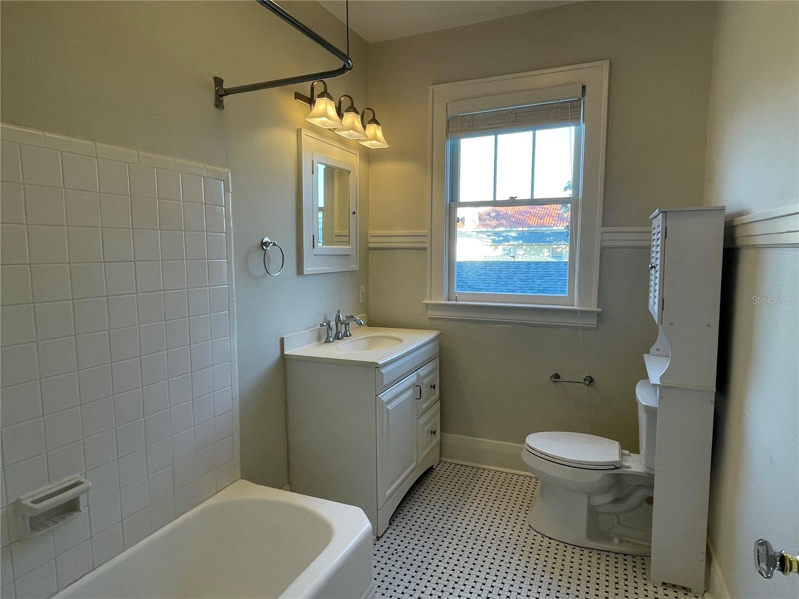 Image 20 of 52 For 1806 Morrison Avenue 3