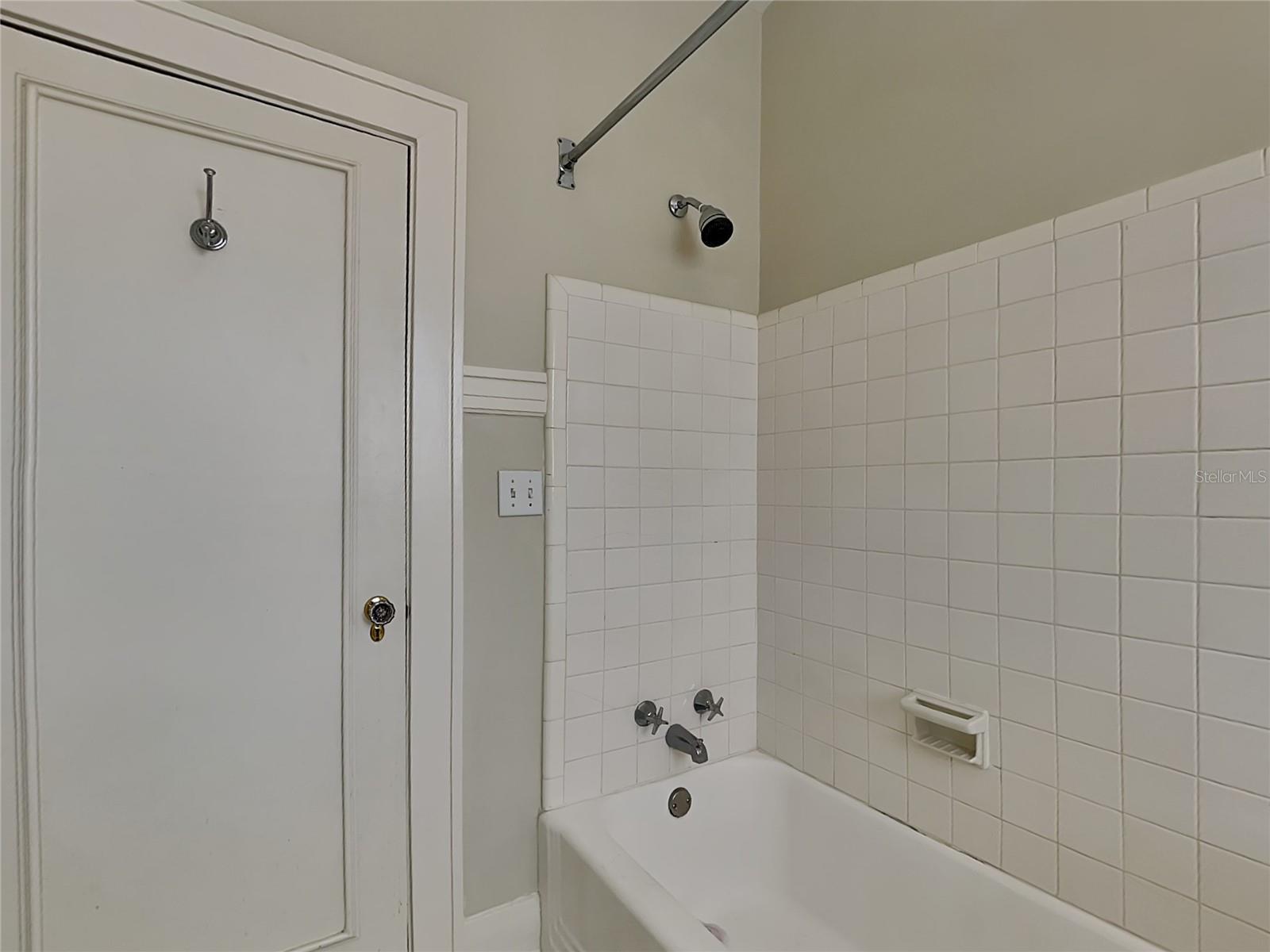 Image 21 of 52 For 1806 Morrison Avenue 3