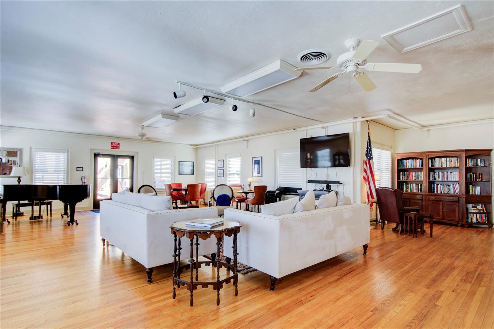 Image 41 of 80 For 130 4th Avenue N 610