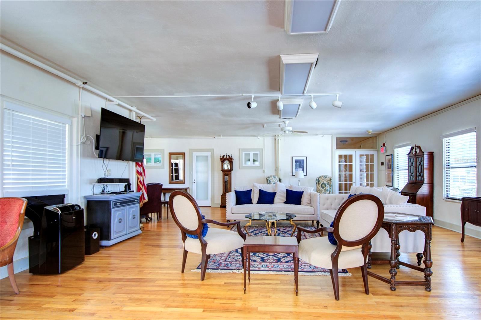 Image 51 of 80 For 130 4th Avenue N 610