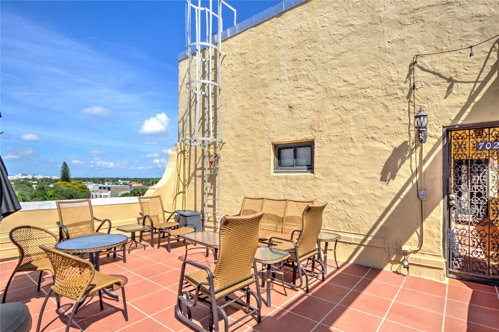 Image 61 of 80 For 130 4th Avenue N 610