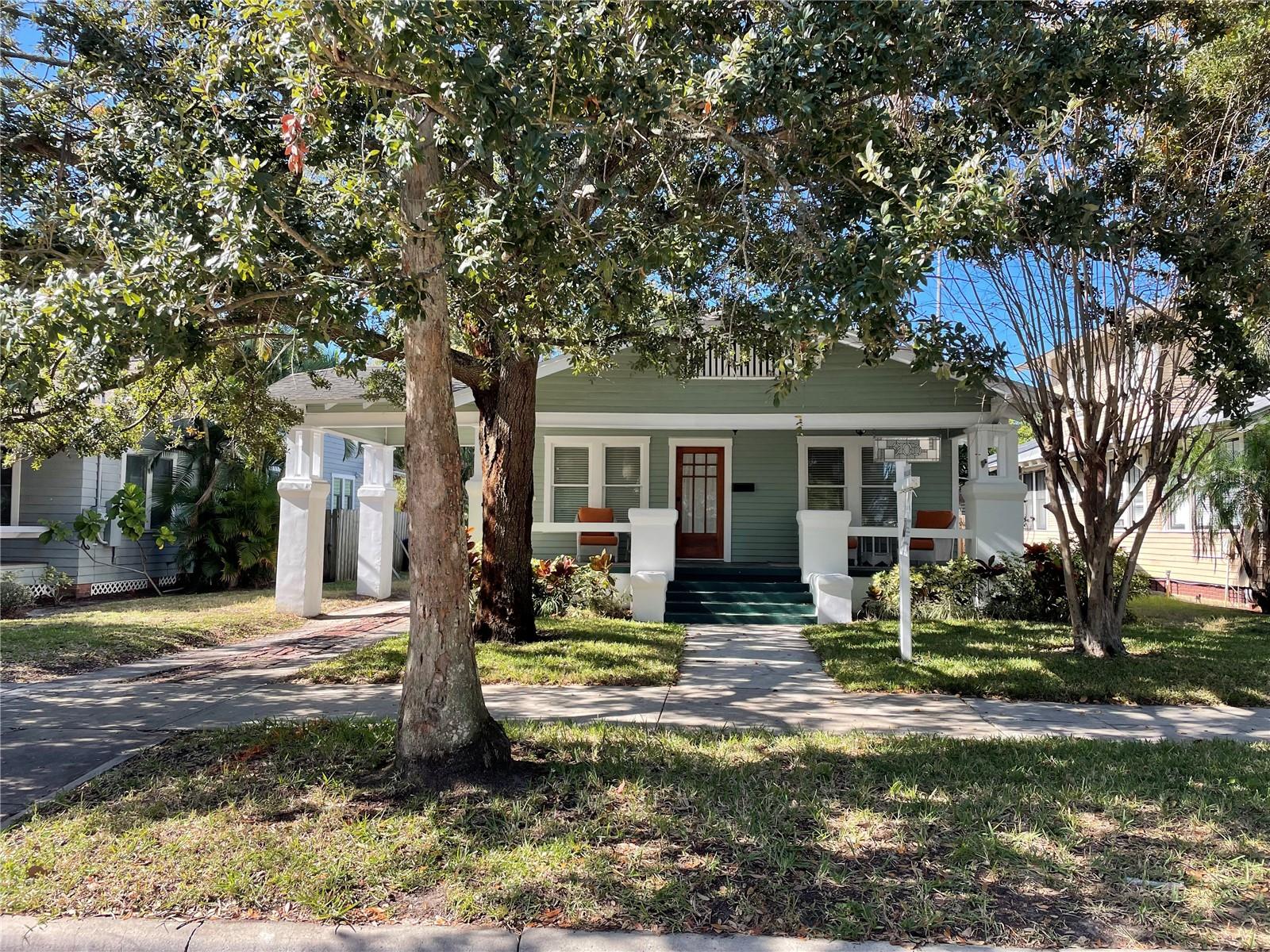 Image 4 of 60 For 903 Bruce Street